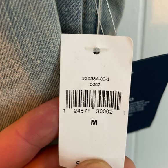 NWT Men’s Gap Icon Denim Jean Jacket Light Indigo - Picture 2 of 2